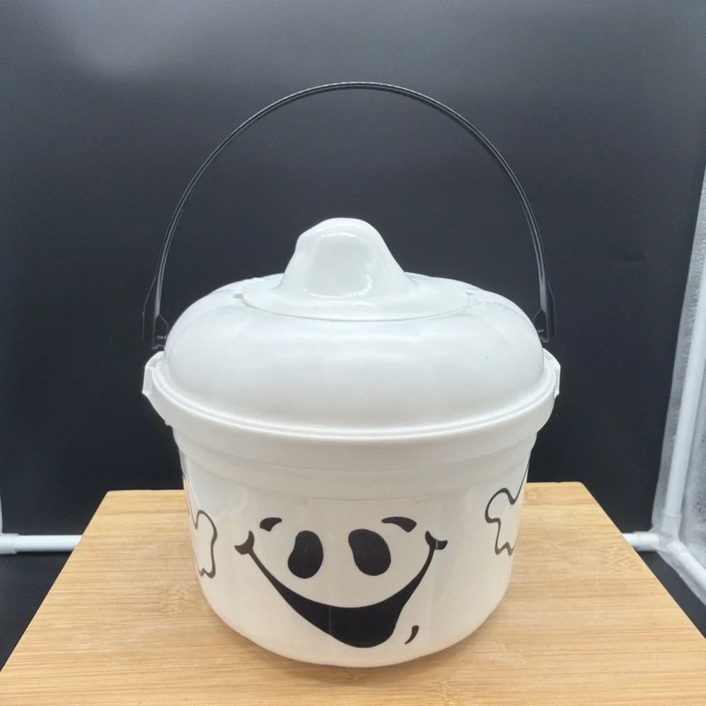 Vintage 1991 McDonald's Happy Medal Halloween Bucket - Ghost